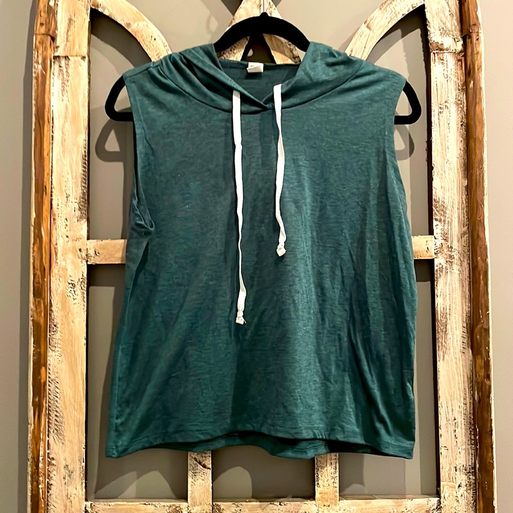 Hooded crop muscle tank